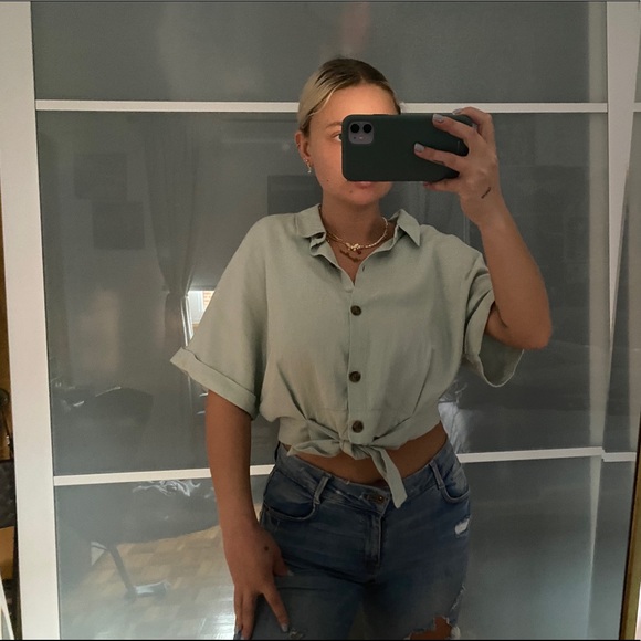 Pastel green blouse - Picture 2 of 6